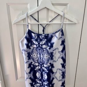 Lululemon size 8 power tank in blue and white design
